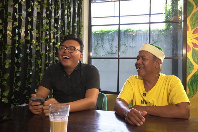 Guntur Rony (kiri) dan Pak Slamet dalam sesi podcast bersama Beritajateng.tv. (beritajateng.tv)