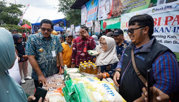 Jaga Stabilitas Harga, Nana Sudjana Ingin Program Si-Manis Mart Direplikasi di Semua Daerah