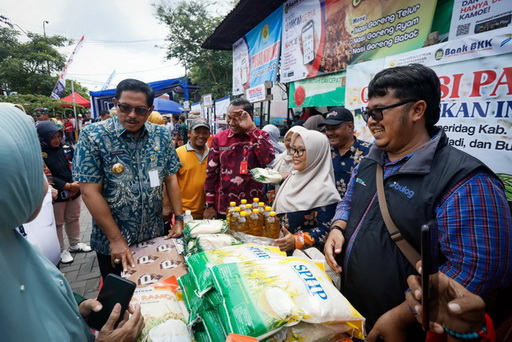 Si-Manis Mart