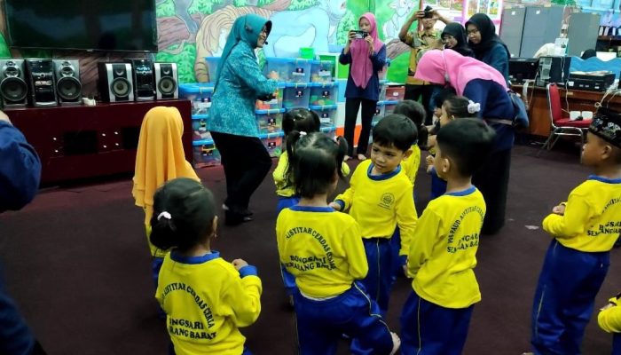 Tingkatkan Literasi, Siswa PAUD Belajar dan Bermain di Perpusda Jawa Tengah