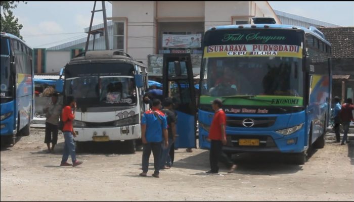 Penumpang KAI di Stasiun Cepu Beralih ke Trans Jakarta dan Bandung, Omset Penjual Tiket Bus Meningkat