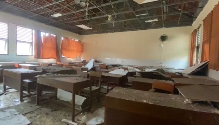 Atap Kelas Ambruk Imbas Hujan Deras, Dua Siswa SMKN 9 Semarang Dilarikan ke RS