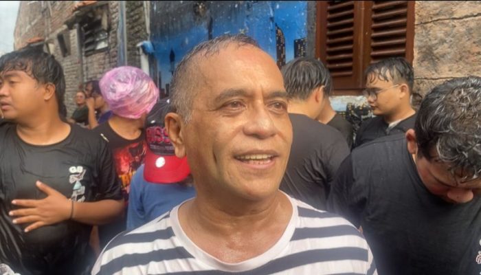 Meriahnya Gebyuran Bustaman 2025, Anggota DPR RI Samuel Wattimena Ikut Warga Basah-basahan