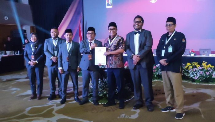 KPU Resmi Tetapkan Agustina-Iswar Walikota dan Wawalikota Semarang Terpilih, Dilantik 20 Februari Mendatang
