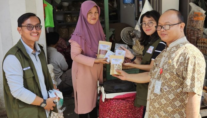 Dishantan Kota Semarang Tingkatkan Keamanan Pangan di Pasar Lewat Program ‘Jempol Pak Kuat’