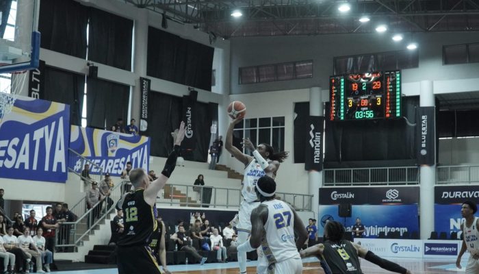 Prawira Bandung Menang atas Satya Wacana Salatiga dalam Laga IBL 2025 di Semarang