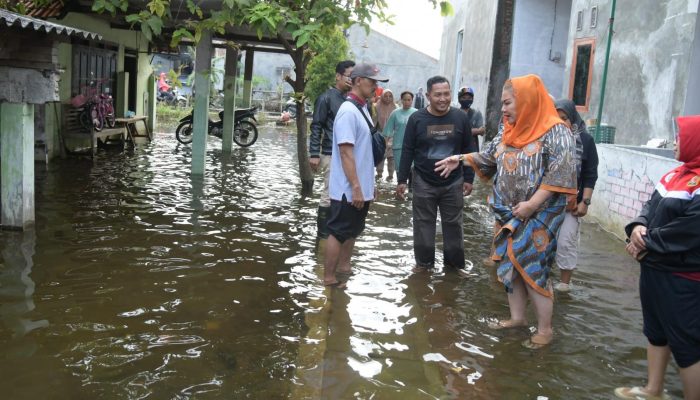 Mbak Ita Tinjau Langsung Genangan Banjir di Terboyo Wetan dan Trimulyo
