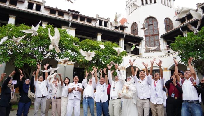 Hari Valentine Spesial di Lawang Sewu, Kampanye Cinta dan Perdamaian dengan Terbangkan 100 Merpati