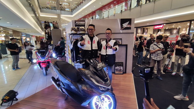 Semakin Canggih New Honda PCX 160 Ada Fitur RoadSync bisa Telfon dan Pesan