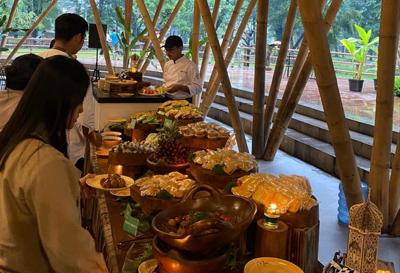 Nikmati Pengalaman Unik Berbuka Puasa di Savanna Solo Safari Saat Ramadan