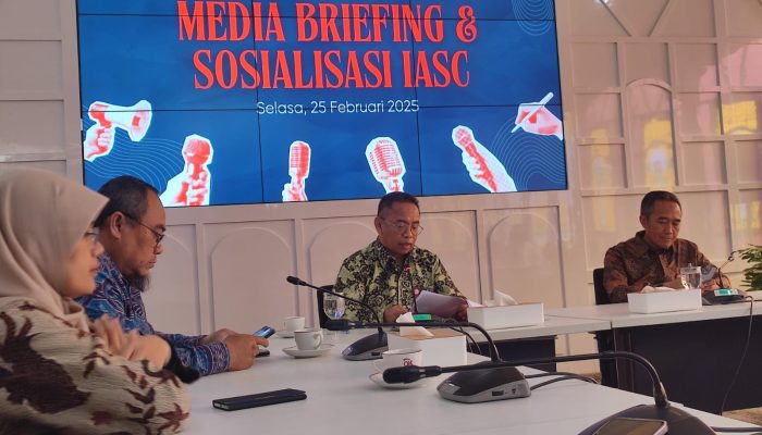Soal Danantara, OJK Pastikan Dana Nasabah di Bank BUMN Dijamin LPS