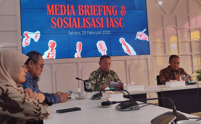 Soal Danantara, OJK Pastikan Dana Nasabah di Bank BUMN Dijamin LPS