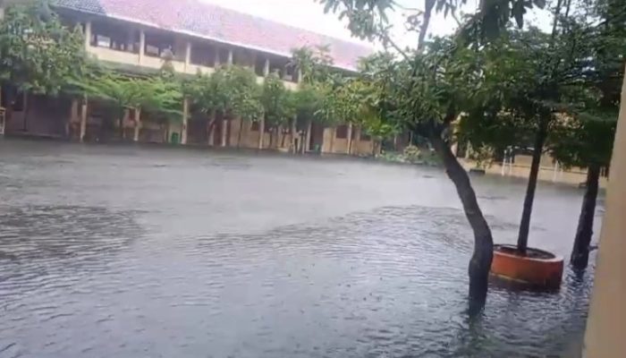 Terendam Banjir, SMPN 20 Semarang Belajar Daring Hampir Satu Pekan, Sempat Masuk Tapi Air Naik Lagi