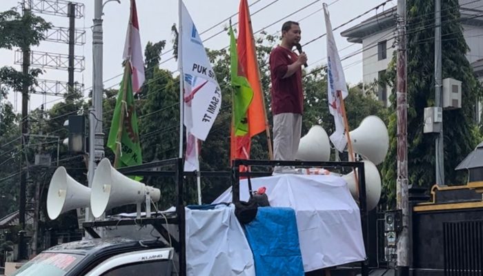 UMSK Jepara Direvisi Turun Hingga 13 Persen, Puluhan Buruh Protes ke Nana Sudjana di Akhir Masa Jabatan