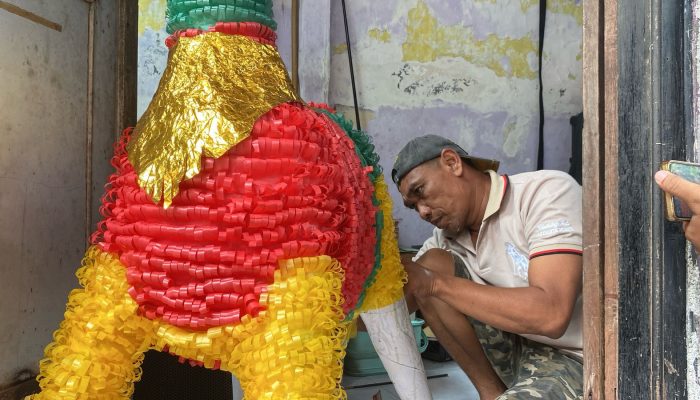 Satu-satunya yang Masih Bertahan, Ini Perajin Warak Ngendog Legendaris di Purwodinatan Semarang