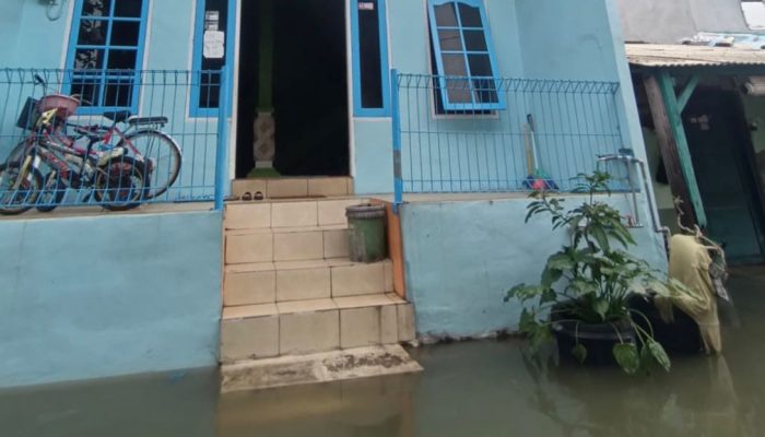 Cerita Warga Semarang “Gerah” Kena Banjir Tiap Tahun: Rela Jual Tanah Demi Tinggikan Rumah