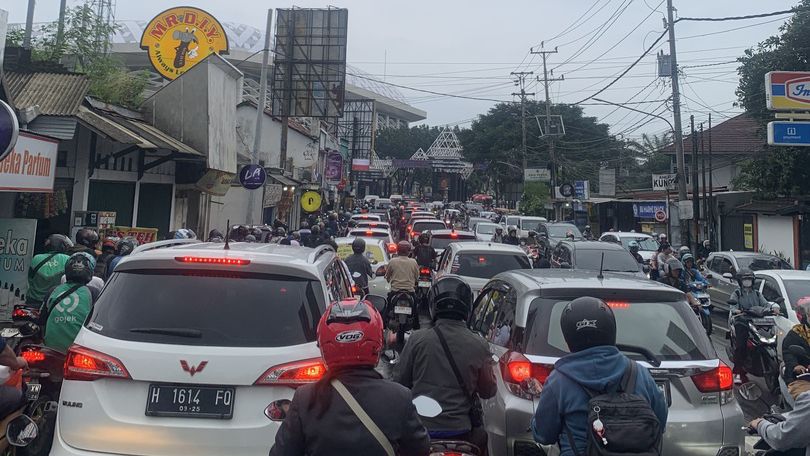 lalu lintas padat di sekitaran undip