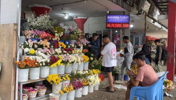 Hari Valentine, Pasar Kalisari Semarang Diserbu Muda-mudi, Laki-laki Mendominasi
