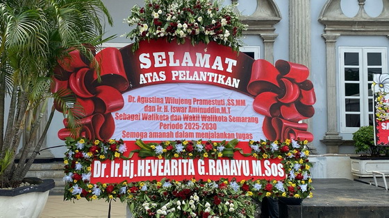 karangan bunga dari mbak ita