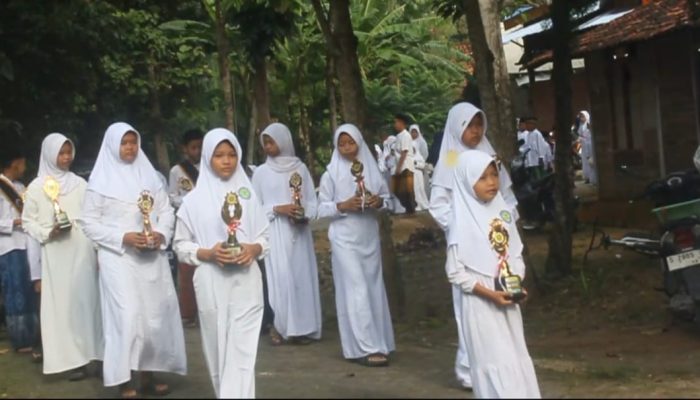 Euforia Menyambut Ramadan, Ratusan Santri di Blora Ikuti Pawai Taaruf