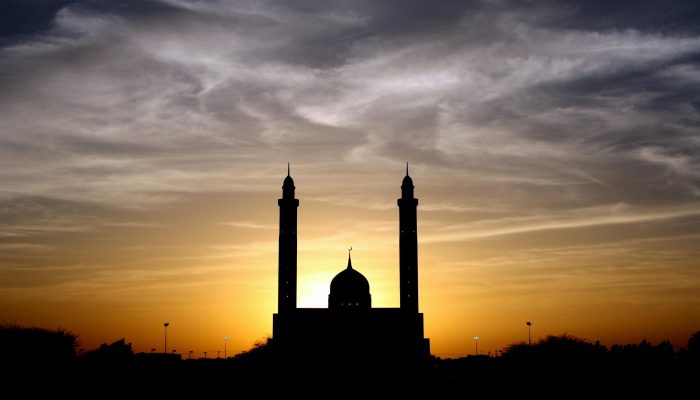 Berikut 3 Keutamaan Sholat Tarawih di Malam ke 28, Raih Pahala Seribu Malaikat yang Bertasbih