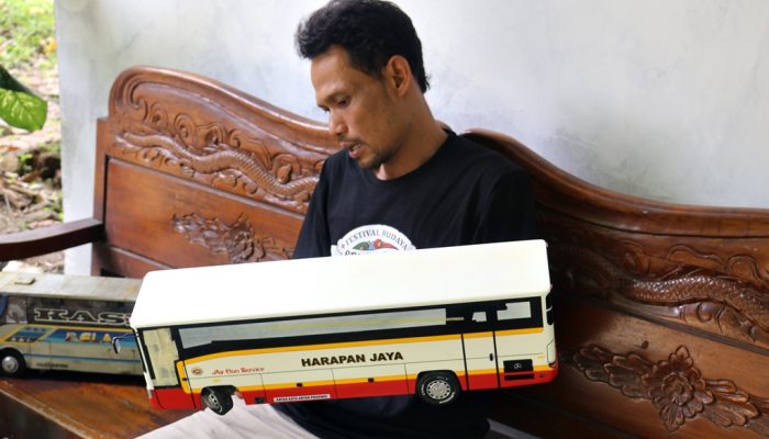 Pernah Jadi Kernet, ASN Blora Ini Punya Hobi Unik Bikin Miniatur Bus, Pesanan Sampai Luar Kota
