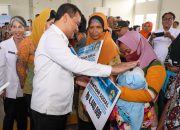 Tekan Kemiskinan, Gubernur Jawa Tengah Salurkan Bansos Kartu Jateng Sejahtera hingga Beras 10 Kg