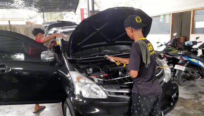 Masuki Libur Lebaran, Jasa Cuci Mobil di Blora Ramai Pelanggan, Tiap Hari Antre Puluhan