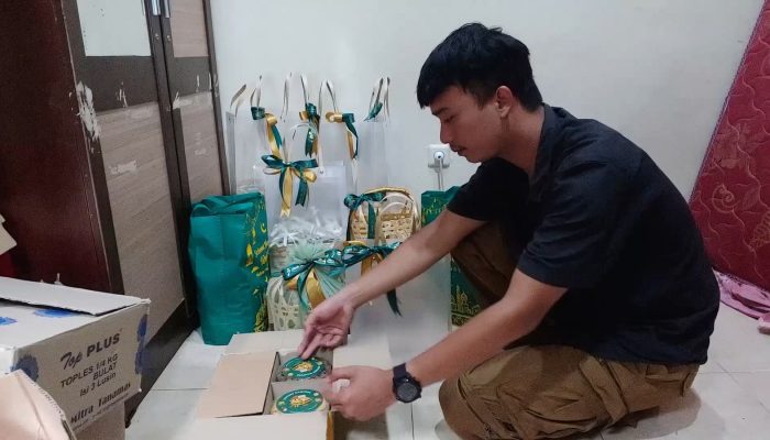 Merintis dari Kamar Kos, Dicky Raup Omzet Belasan Juta dari Bisnis Hampers Lebaran