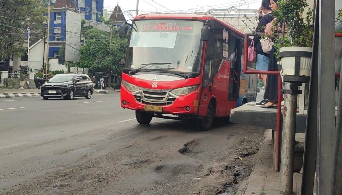 Jalan Halte Pemuda Bergelombang Bak Offroad, DPU Semarang Segera Lakukan Perbaikan