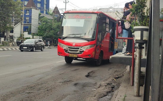 Jalan Halte Pemuda Bergelombang Bak Offroad, DPU Semarang Segera Lakukan Perbaikan