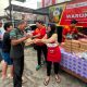 Buka Puasa Gratis Selama Ramadan 2025! Alfamart dan WINGS Group Gandeng Warteg di 36 Kota Bantu Kaum Duafa