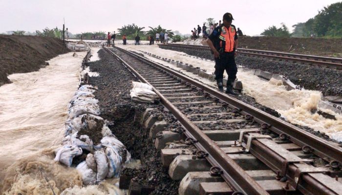 Aliran Sungai Tuntang Meluap, Jalur Kereta Api Stasiun Gubug – Karangjati Ditutup