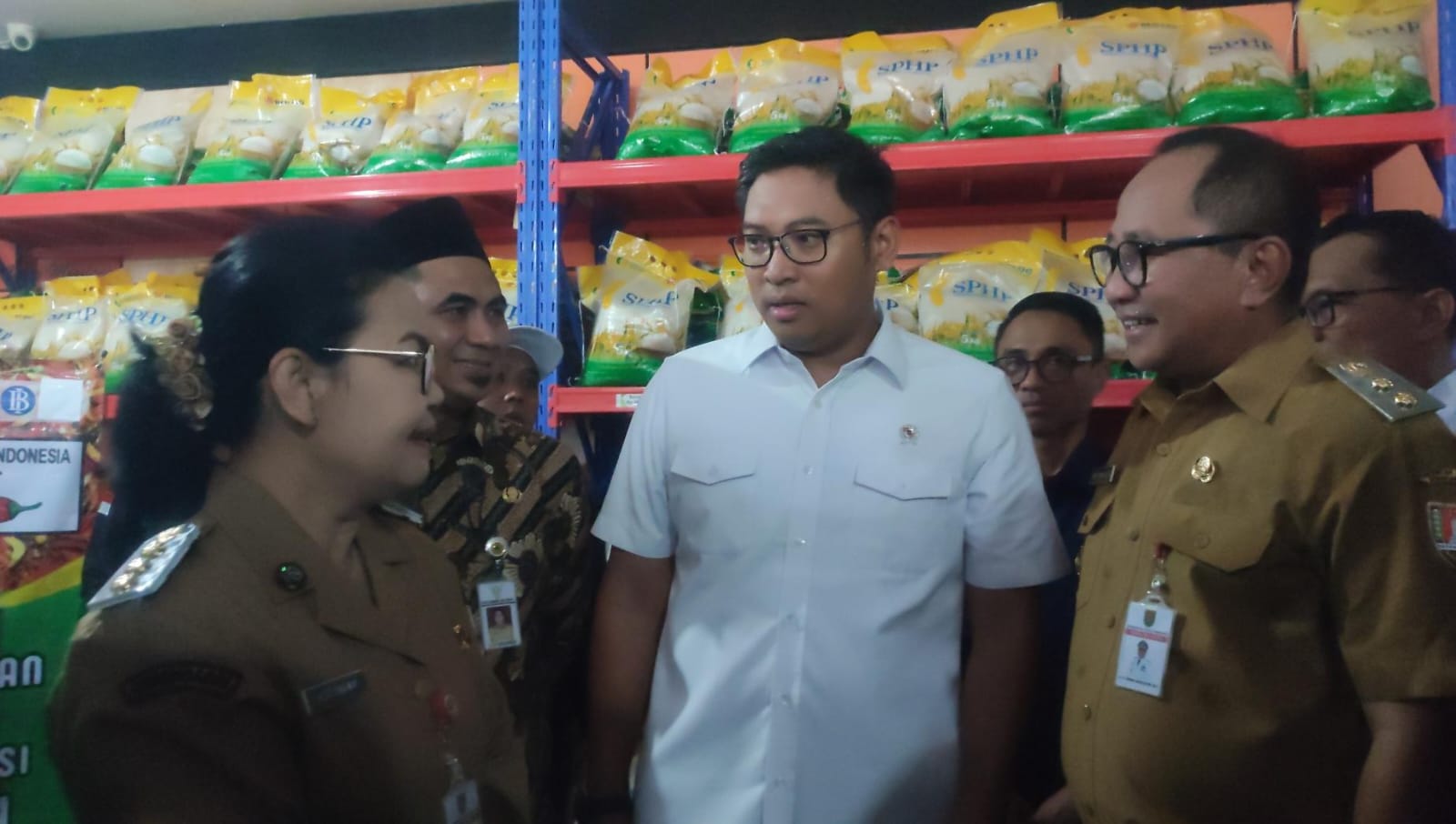 Pastikan Harga Terkendali, Wamentan Sudaryono Tinjau Operasi Pasar Murah di Kantor Pos Johar