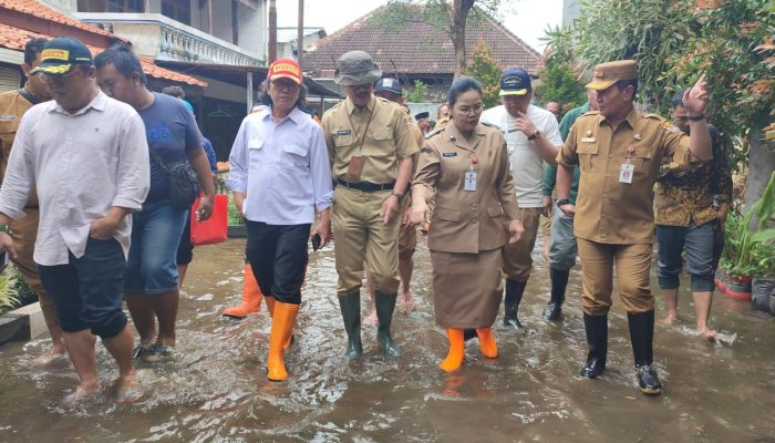 Tinjau Banjir, Walikota Agustina: Bakal Bikin Kolam Penampungan Antisipasi Kiriman Air Wilayah Atas