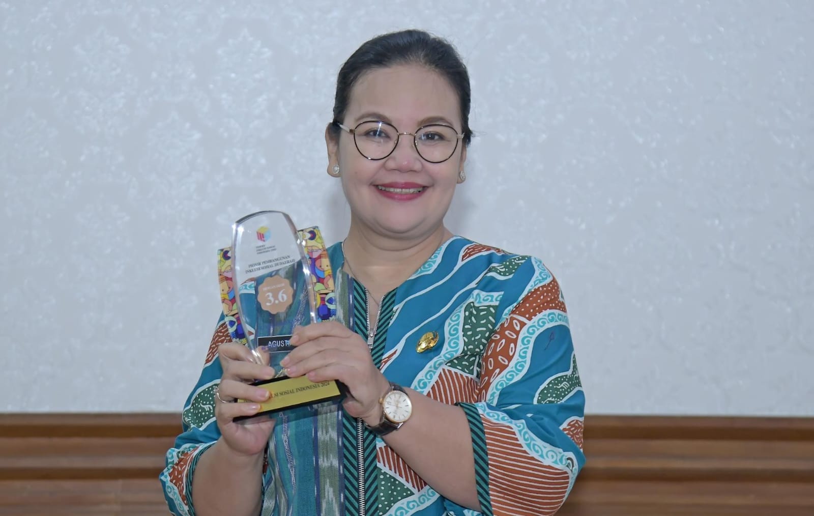 Walikota Agustina Terima Penghargaan Semarang Sebagai Kota Pionir Inklusi Sosial