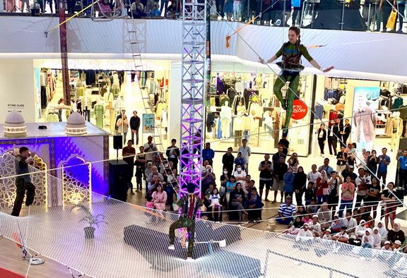 Isi Libur Lebaran di Mall Aja, Ada Aksi Akrobatik Flying Trapeze di The Park Semarang