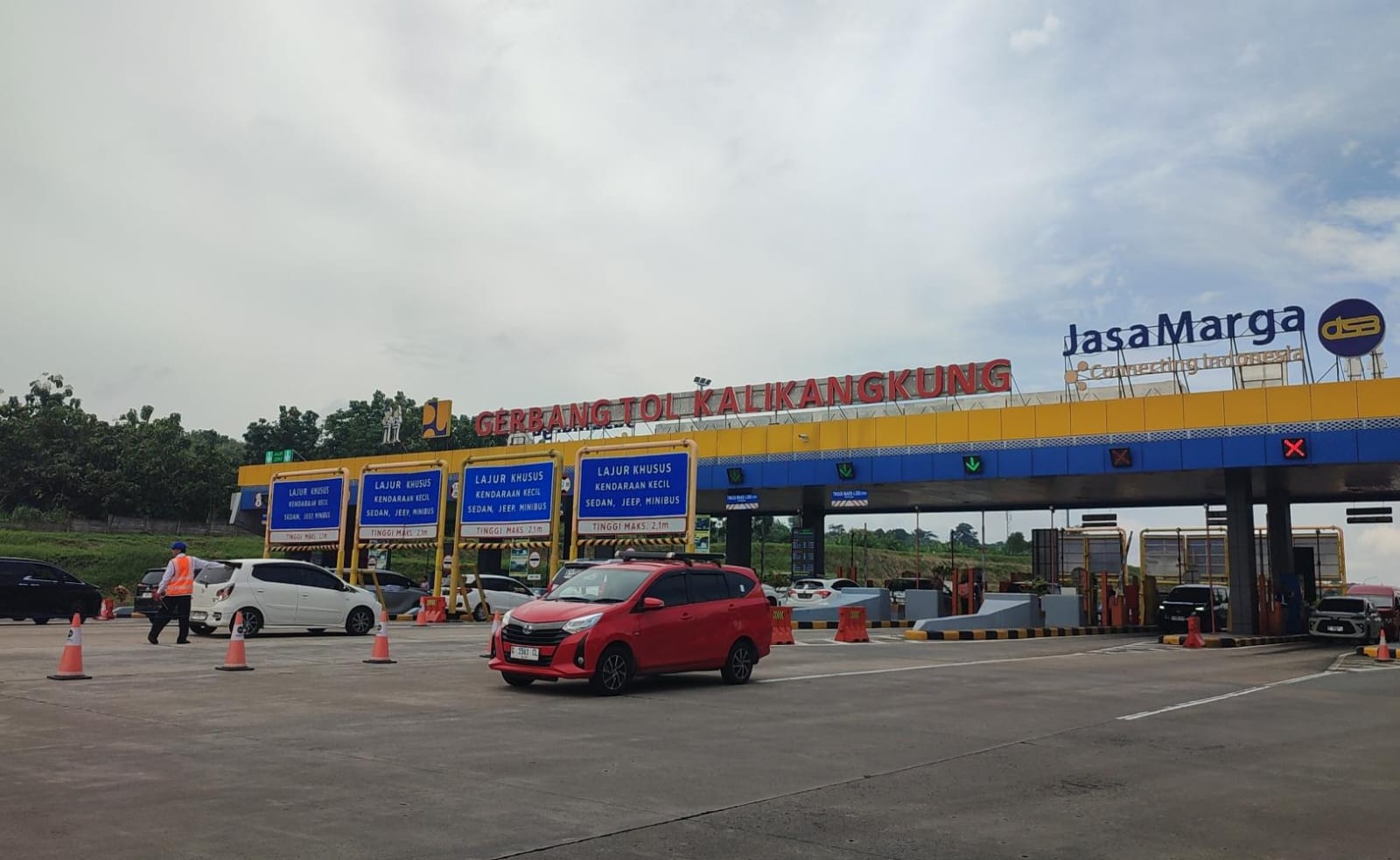 Kendaraan di Tol Kalikangkung Semarang Naik 30 Persen pada H-6 Lebaran