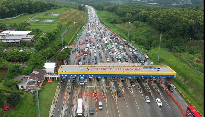 H-2 Lebaran, 68 Ribu Kendaraan Pemudik Melintas di Gerbang Tol Kalikangkung