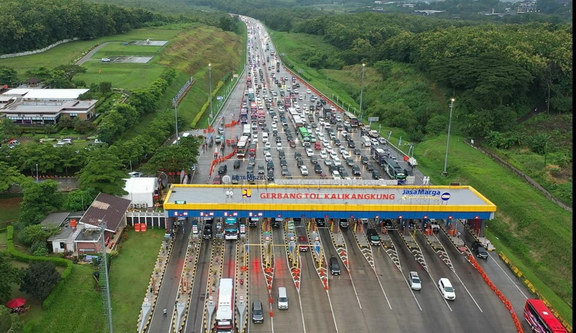 H-2 Lebaran, 68 Ribu Kendaraan Pemudik Melintas di Gerbang Tol Kalikangkung