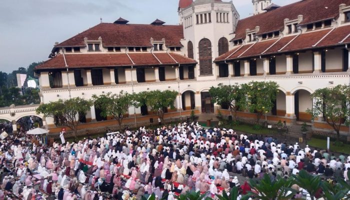 Uniknya Shalat Ied di Lawang Sewu Tempat Ikoniknya Kota Semarang, Bikin Jamaah Terkesan