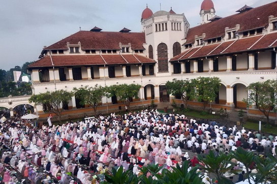 Uniknya Shalat Ied di Lawang Sewu Tempat Ikoniknya Kota Semarang, Bikin Jamaah Terkesan