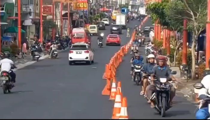 Uji Coba Lalu Lintas Sistem Satu Arah Depan Pasar Projo Dimulai