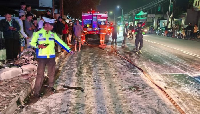 Kecelakaan Tabrak Minibus Mandek, Pemotor di Salatiga Alami Luka Bakar, Diduga Tangki BBM Bocor