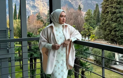linda anggrea buttonscarves