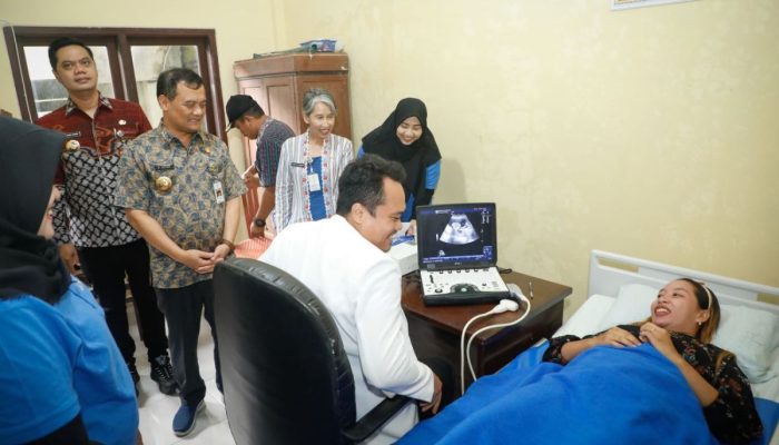 Gubernur Jateng Luncurkan Program Dokter Spesialis Keliling, Cek Kesehatan Gratis Langsung di Balai Desa