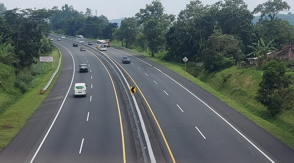 Lonjakan volume kendaraan