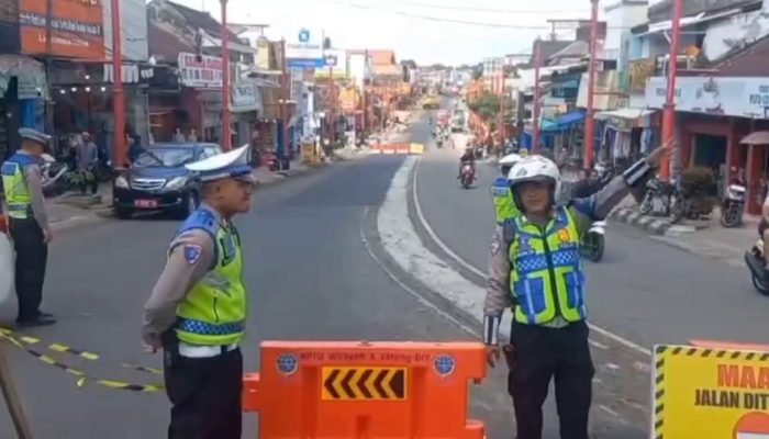 Bupati Semarang Minta Uji Coba Sistem Satu Arah Depan Pasar Projo Ambarawa: Mulai Kamis Lusa