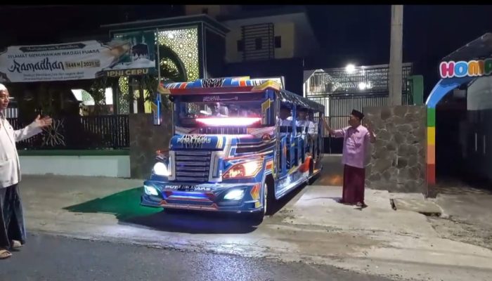 Seru! Santri Ini Dijemput Odong-odong buat Khataman Qur’an