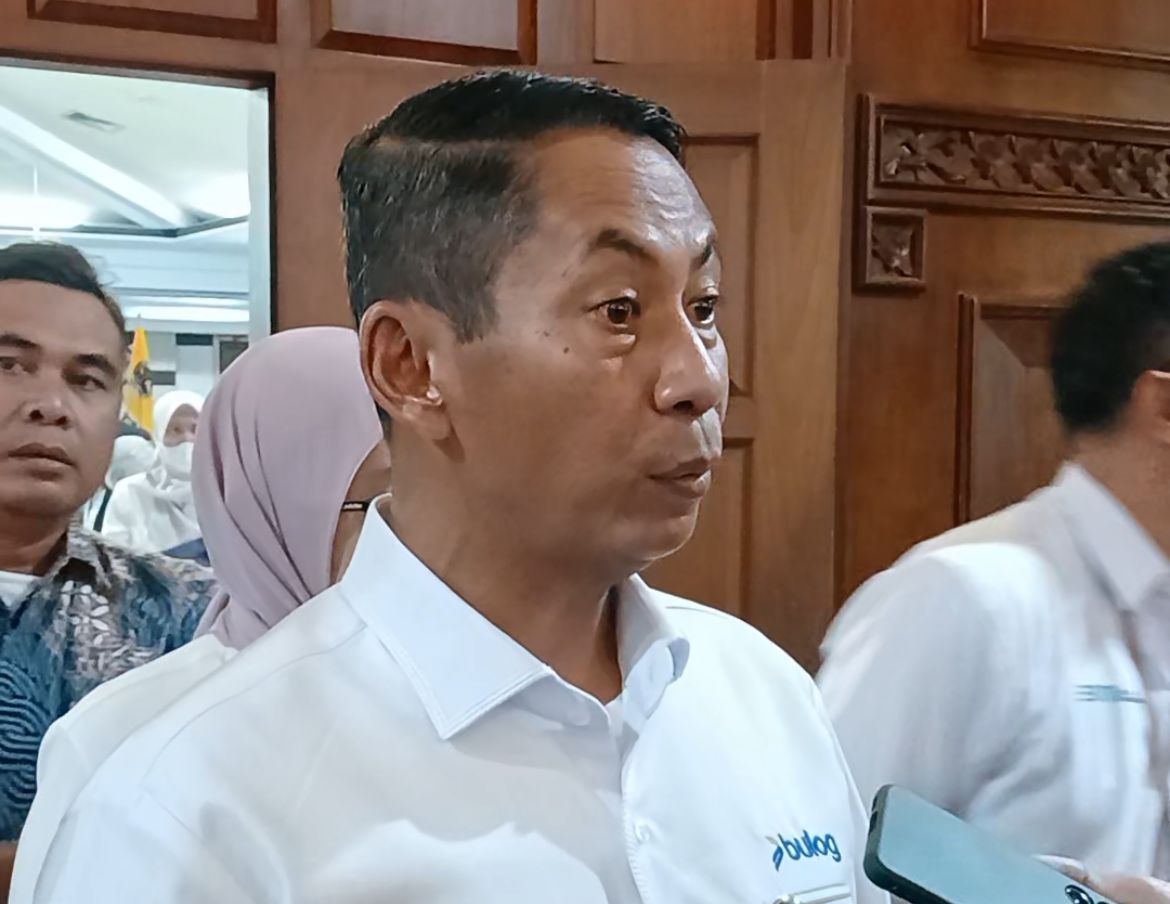 Direktur Utama Perum Bulog, Novi Helmy Prasetya // petani